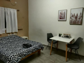 Boutique APT! Perfect for couples! 10 min from TLV